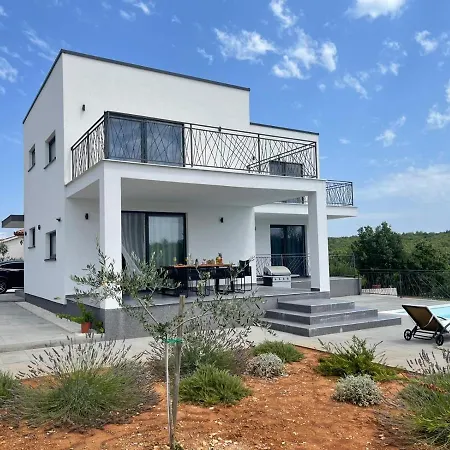 Family House Seamare III Villa