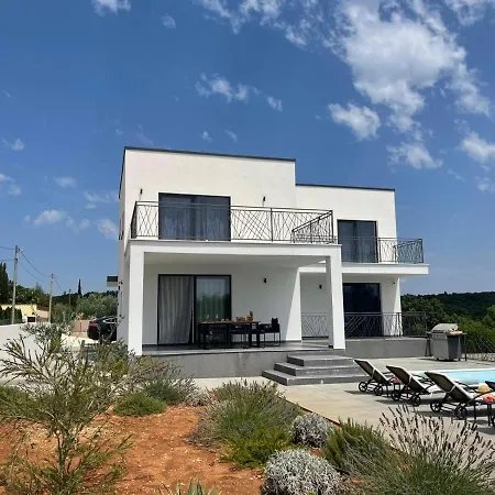 Family House Seamare III